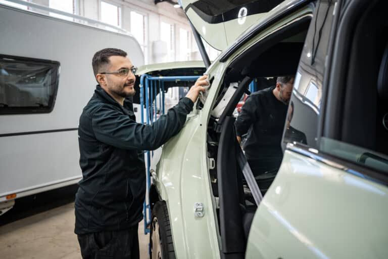 LZD Lackzentrum Dormagen Ihre Karosseriewerkstatt: Autoreparatur in Dormagen - zwischen Köln und Düsseldorf